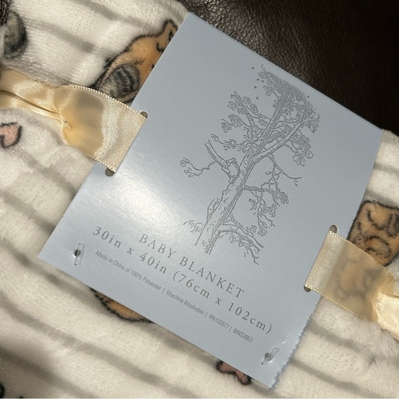 Classic Winnie the Pooh Baby Blanket - Picture 3 of 6